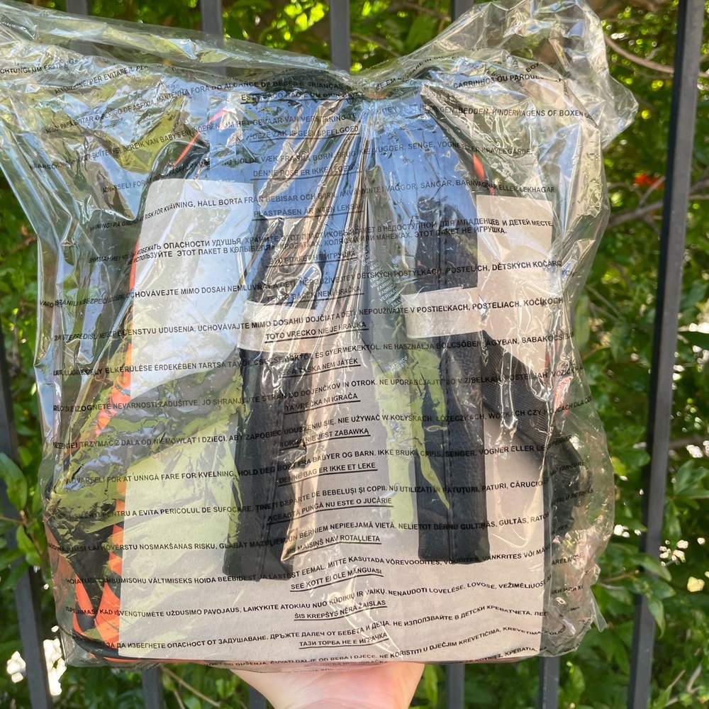 🧡 BNWT Loungefly Tigger Backpack - Picture 3 of 6